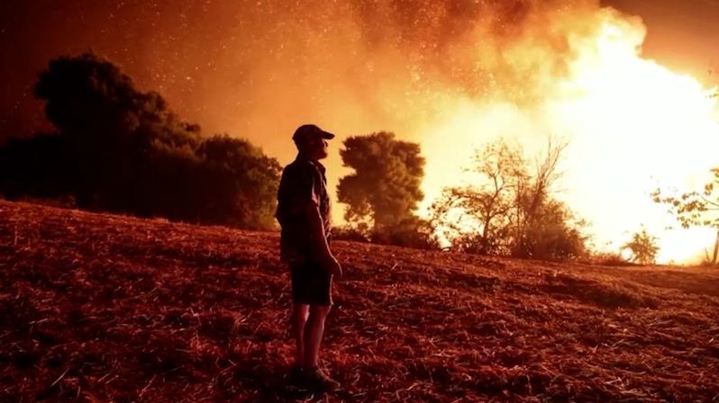 Řečtí vesničané nedaleko Olympu se odmítli evakuovat, raději hasili požár
